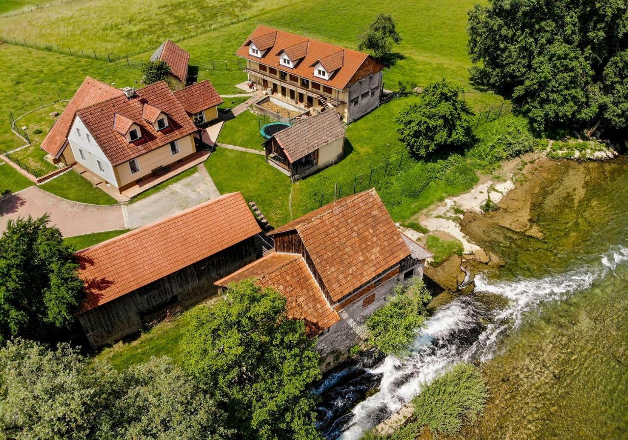 Fortun Estate - Apartmaji Ob Reki Kolpi Metlika Zewnętrze zdjęcie